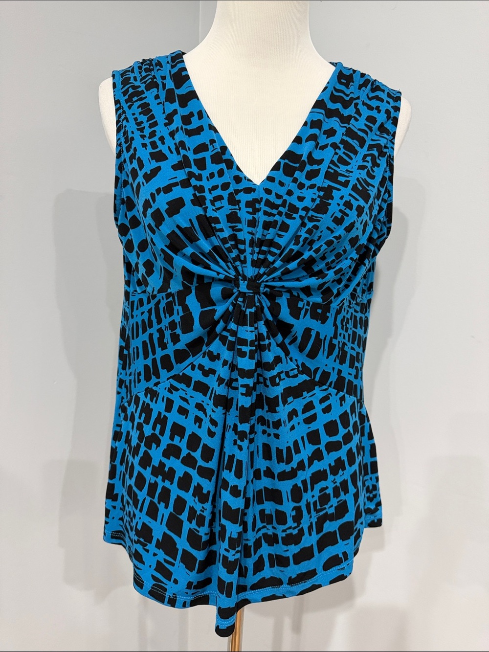 Daisy Fuentes Blue and Black Twist-Knot V-Neck Sleeveless Camisole